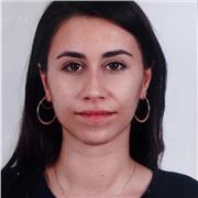 Laureata in Lingue impartisce lezioni e ripetizioni per materie di indirizzo linguistico e letterario